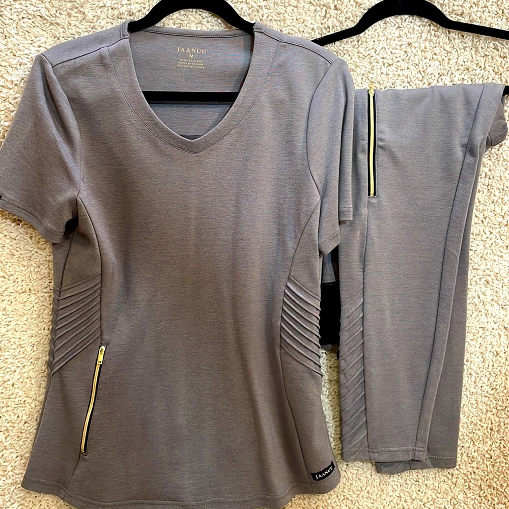 JAANNUU scrubs/otter wear. Brand new w/o tags. Top-Medium, Pants-Medium Petite